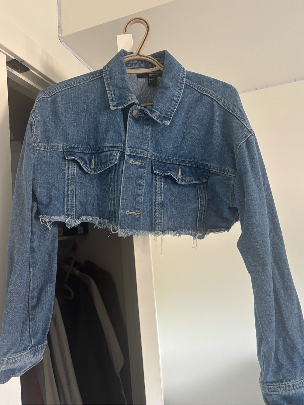 Forever 21 Cropped Frayed Hem Denim Jacket - Blue
